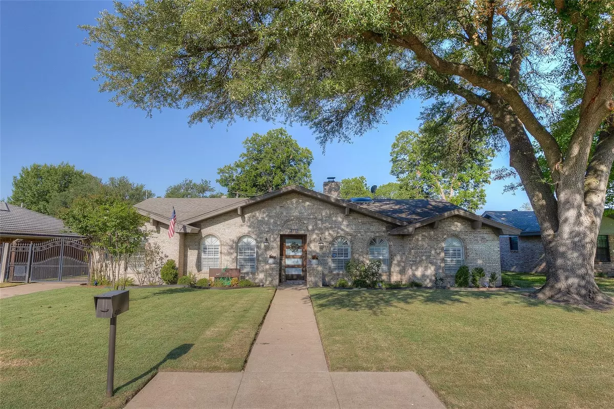 Benbrook, TX 76116,4516 Idledell Drive