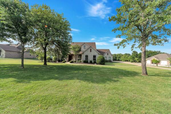 300 Sugartree Circle, Lipan, TX 76462