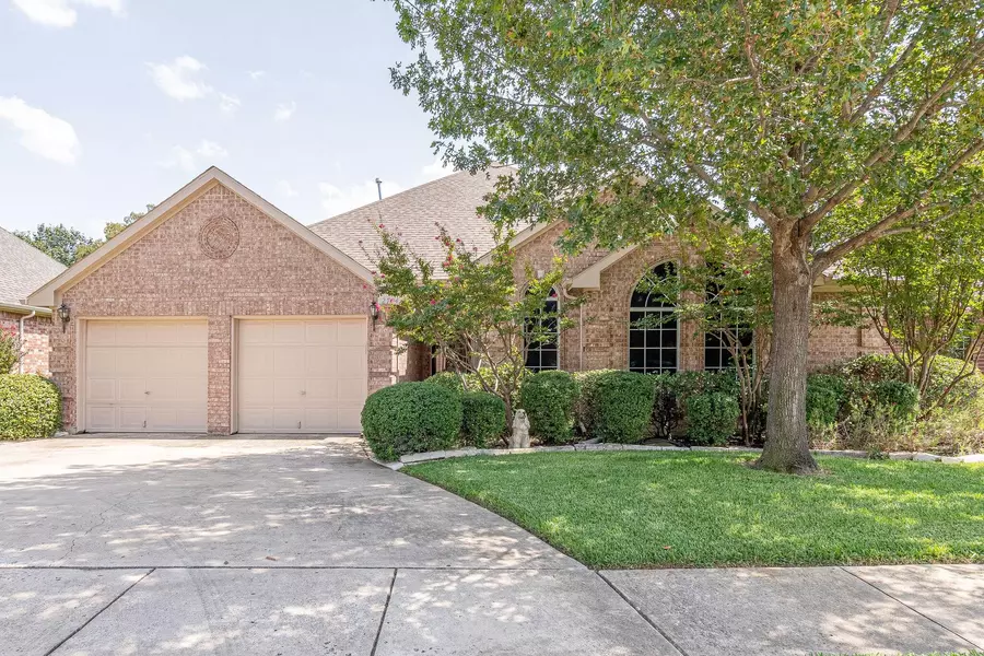 2704 Willow Creek Court, Bedford, TX 76021