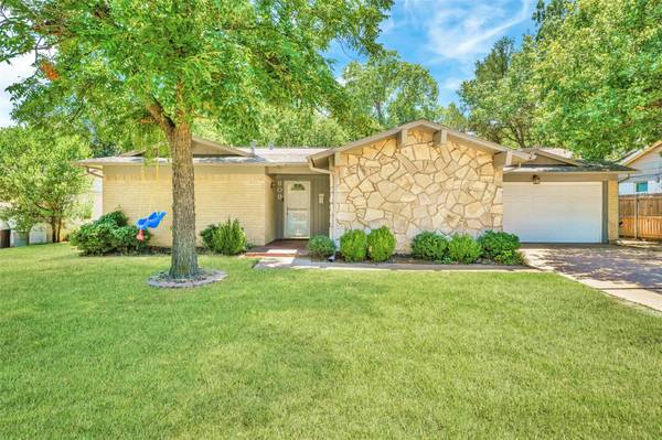 809 N Ector Drive, Euless, TX 76039