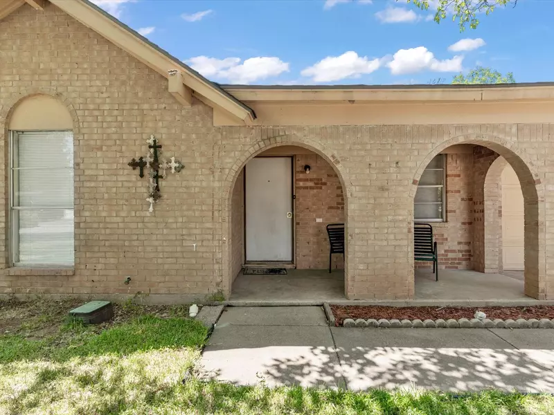 1409 Mimosa Street, Cleburne, TX 76033