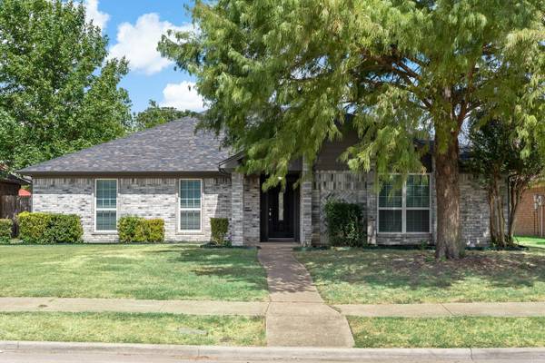 3906 Knights Bridge Drive, Rowlett, TX 75088