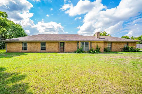 104 Hackberry Street, Oak Leaf, TX 75154