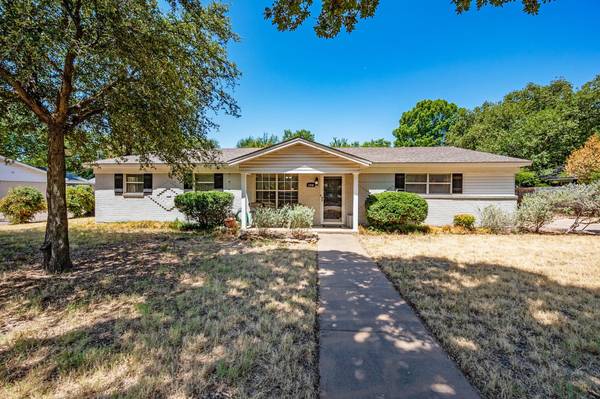 1708 Robin Road, Pantego, TX 76013