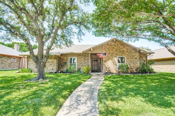 1529 Copper Creek Drive, Plano, TX 75075