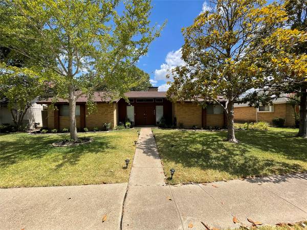 606 Country View Lane, Garland, TX 75043