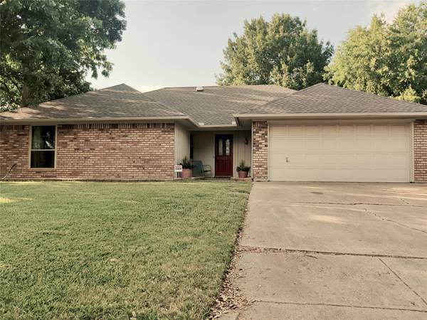 1409 Tobie Layne Street, Benbrook, TX 76126