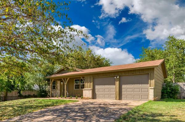 824 E Prairie View Road, Crowley, TX 76036