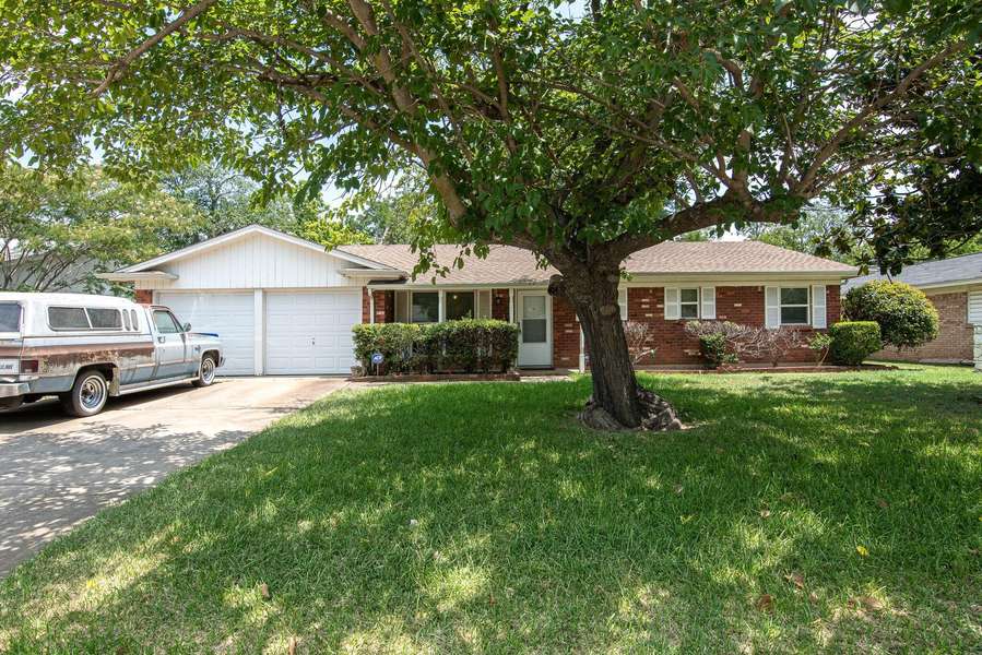 6629 Plantation Road, Forest Hill, TX 76140