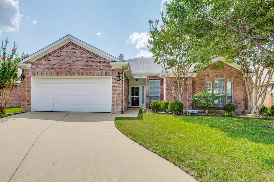 6402 St Leonard Drive, Arlington, TX 76001