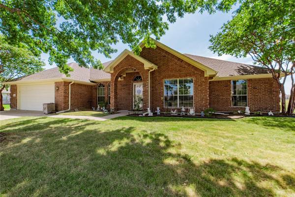 843 Rolling Meadow Drive, Lavon, TX 75166