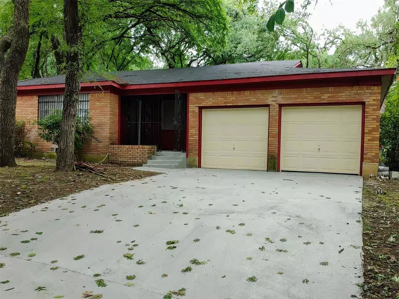 2208 Briardale Road, Fort Worth, TX 76119