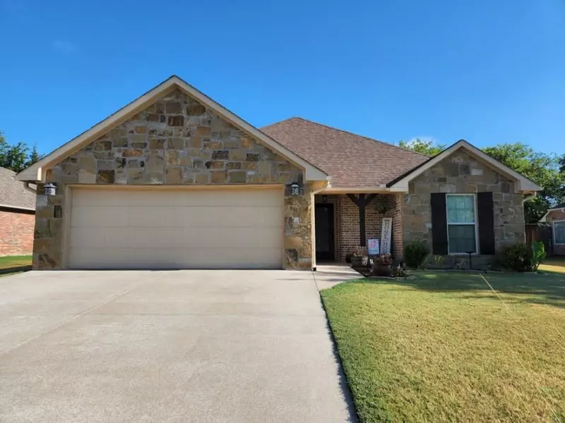 2236 N Village Drive, Bonham, TX 75418