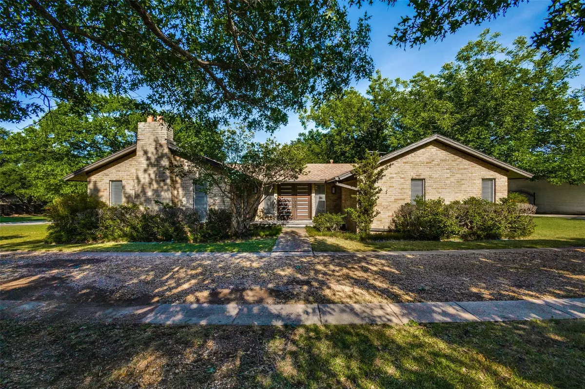 Dallas, TX 75240,6522 Ridgeview Circle