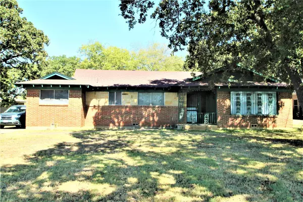 4627 E California Parkway, Forest Hill, TX 76119