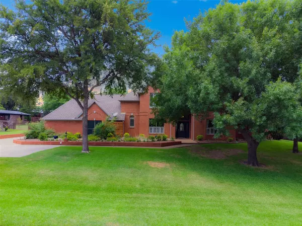 7704 Emerson Lane, Flower Mound, TX 75022