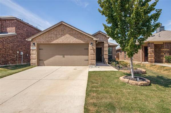 8905 Deadwood Lane, Aubrey, TX 76227