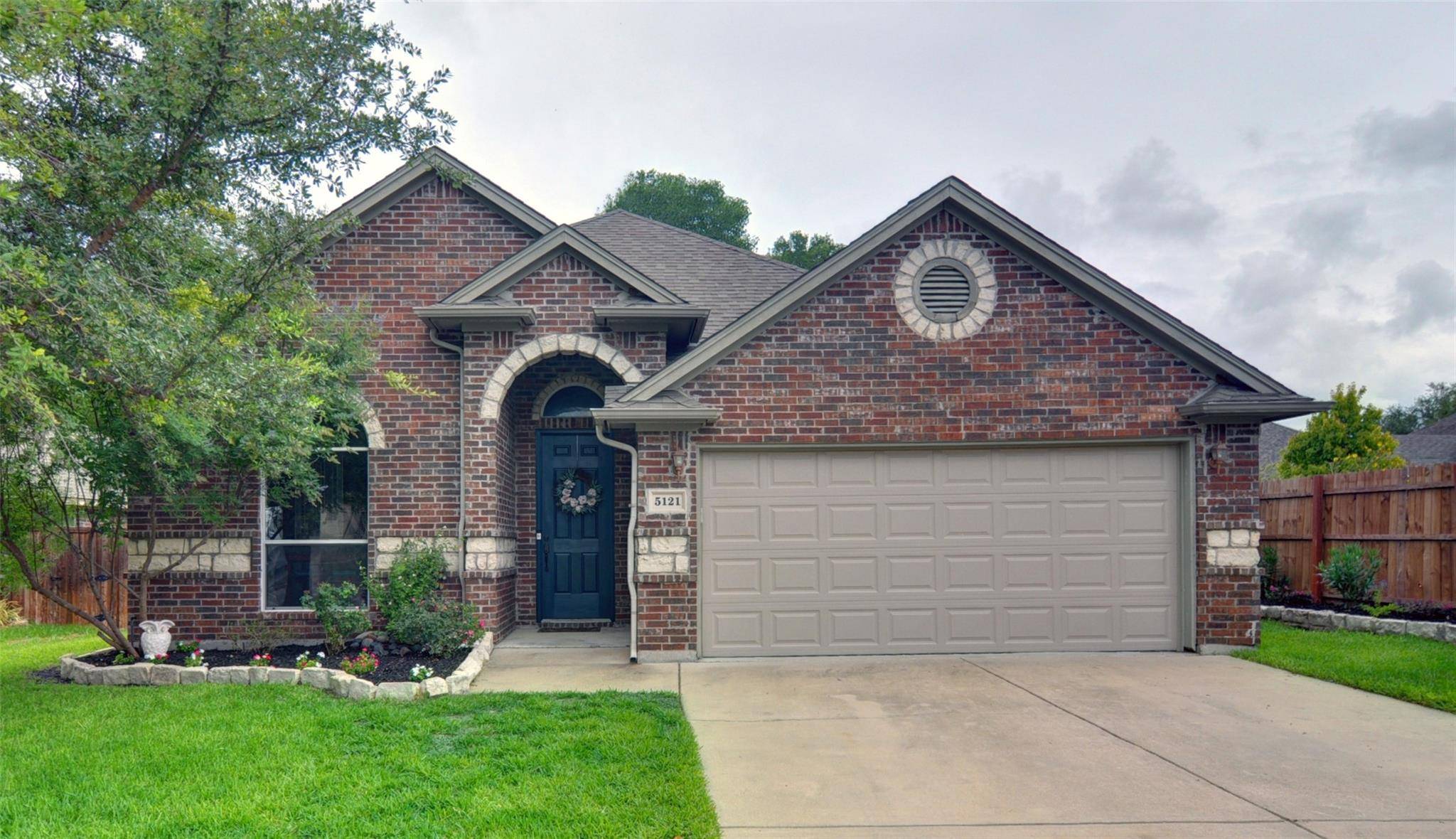 5121 Estrella Lane, Benbrook, TX 76126