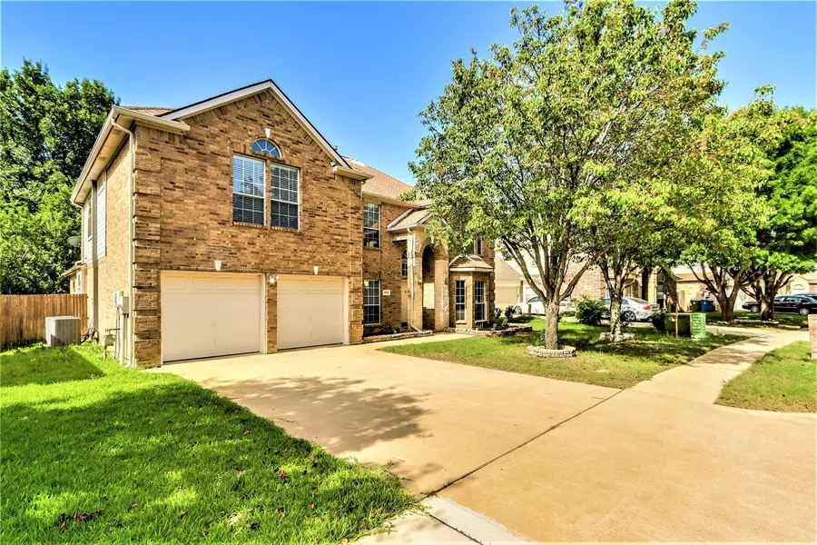 408 Misty Lane, Lewisville, TX 75067