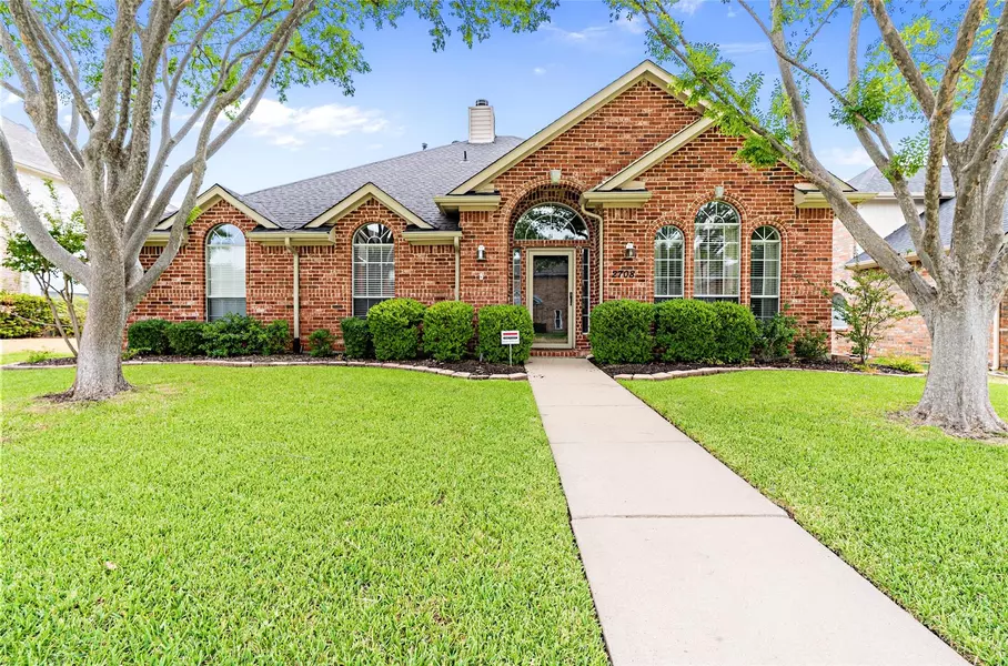 2708 Summertree Drive, Carrollton, TX 75006