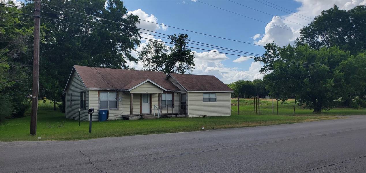 801 N Ross Avenue, Mexia, TX 76667