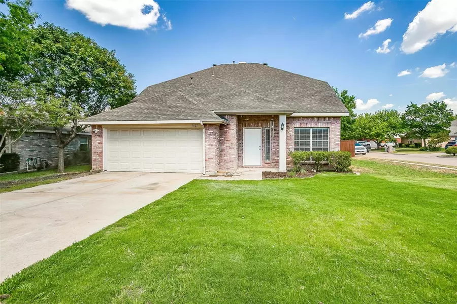 7621 Sunburst Trail, Denton, TX 76210