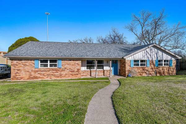 285 Somerset Circle, Bedford, TX 76022