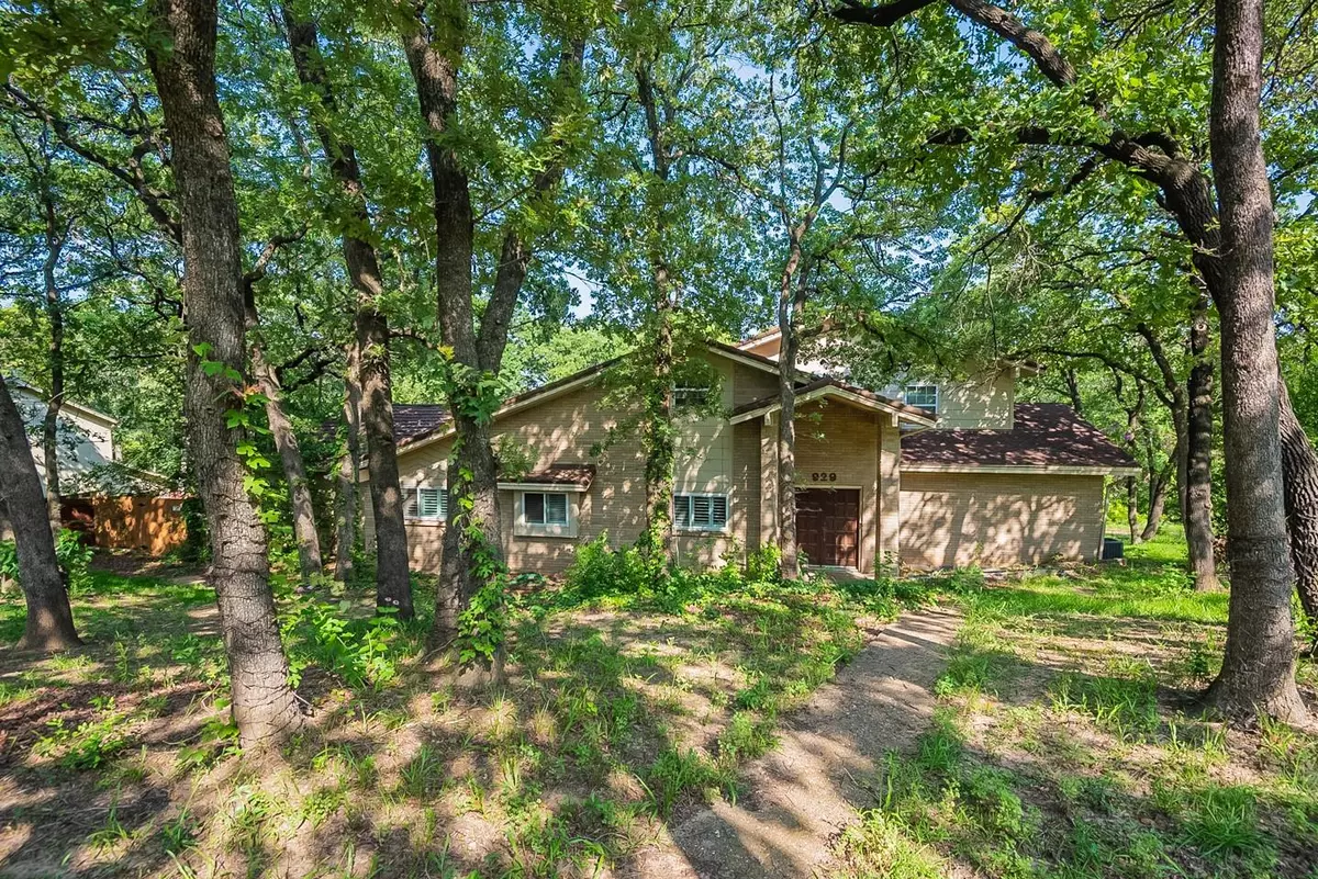 Fort Worth, TX 76112,929 Highwoods Trail