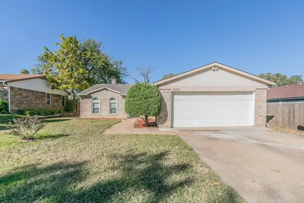 203 Hallmark Drive, Arlington, TX 76011