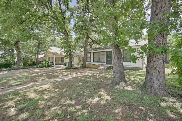 Arlington, TX 76011,425 N Elm Street