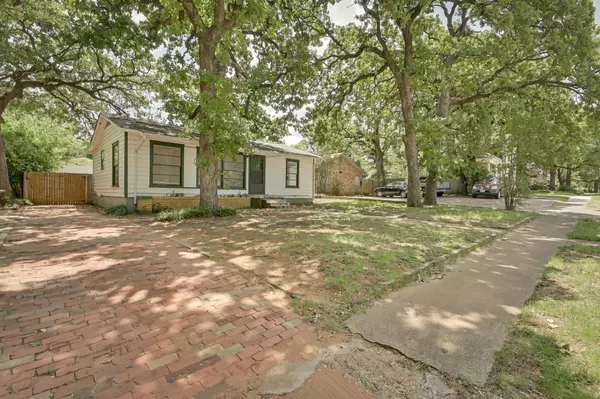 Arlington, TX 76011,425 N Elm Street