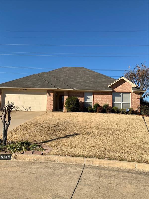 5745 Fairway Circle, Haltom City, TX 76117