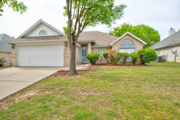 5700 Straightaway Drive, Haltom City, TX 76117