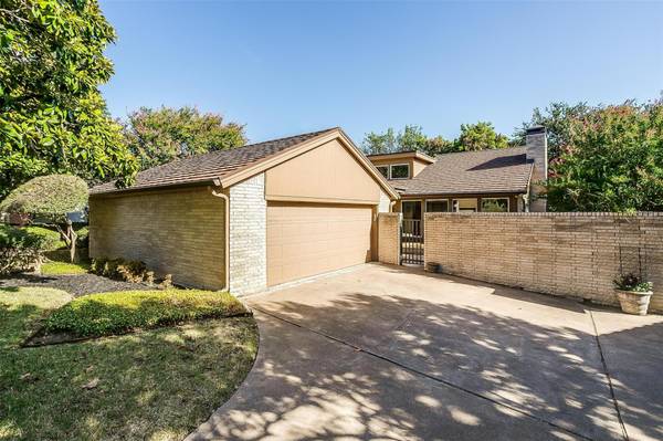 32 Legend Road, Benbrook, TX 76132