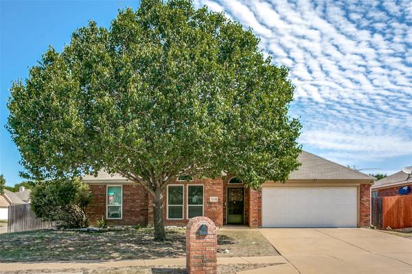 12120 Treeline Drive, Fort Worth, TX 76036