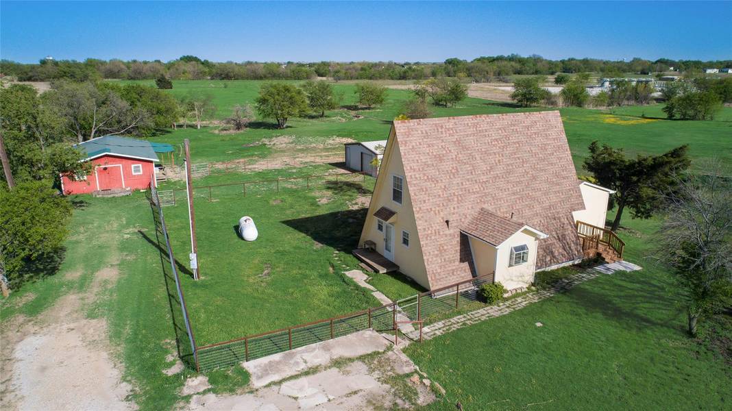 539 Robinson Road, Ponder, TX 76259