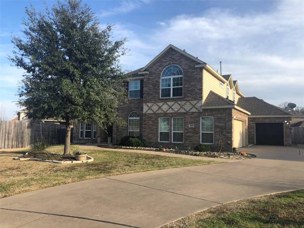 925 Roanoke Court, Kennedale, TX 76060