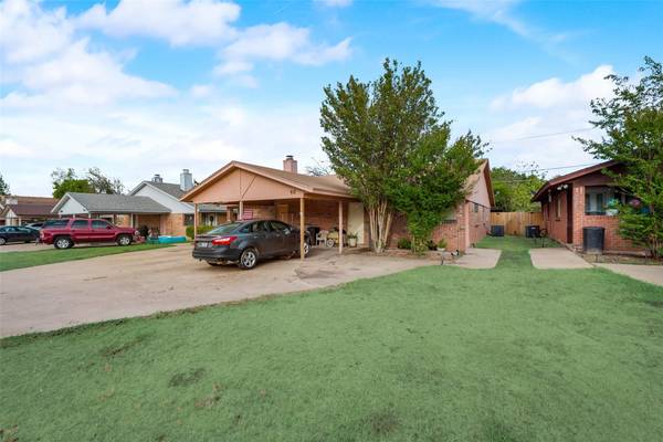 609 S Las Vegas Trail, White Settlement, TX 76108