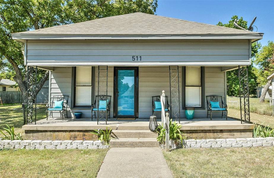 511 N Travis Street, Granbury, TX 76048