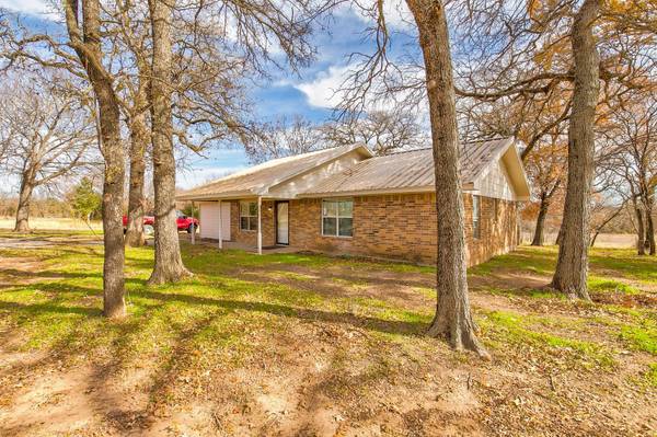 499 County road 2649, Decatur, TX 76234