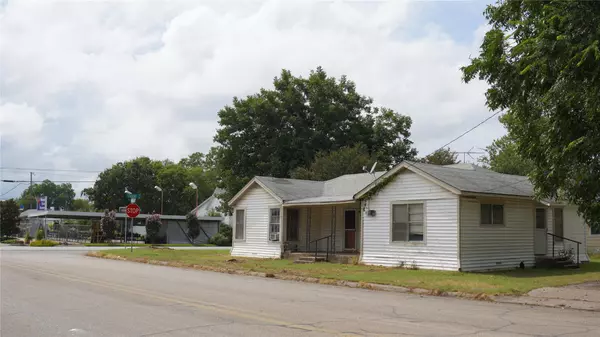 709 S Caddo Street, Cleburne, TX 76031