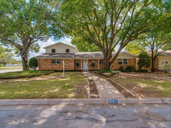 201 Teeter Drive, Crowley, TX 76036