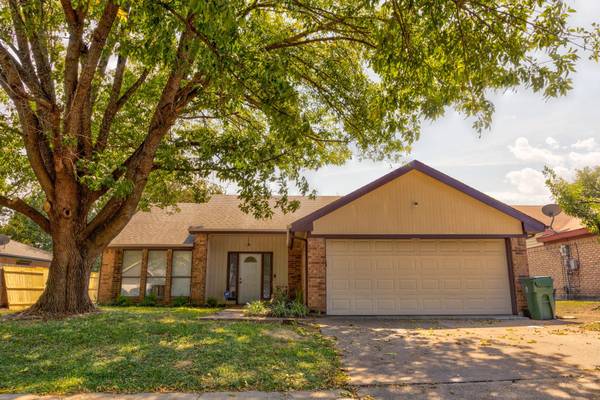 206 Juniper Drive, Arlington, TX 76018