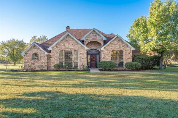 1015 Summit Drive,  Burleson,  TX 76028