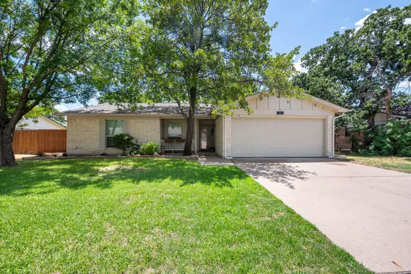 4116 Pyracantha Drive, Arlington, TX 76017