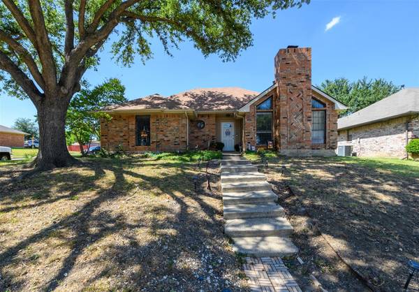 1527 Ginger Drive, Carrollton, TX 75007