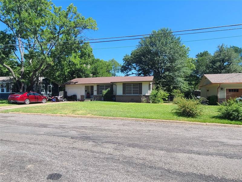 311 E Russell Avenue, Bonham, TX 75418