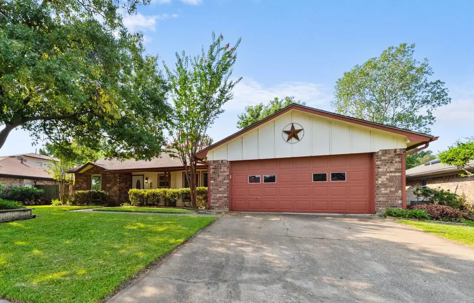 3120 Ruby Street, Bedford, TX 76021