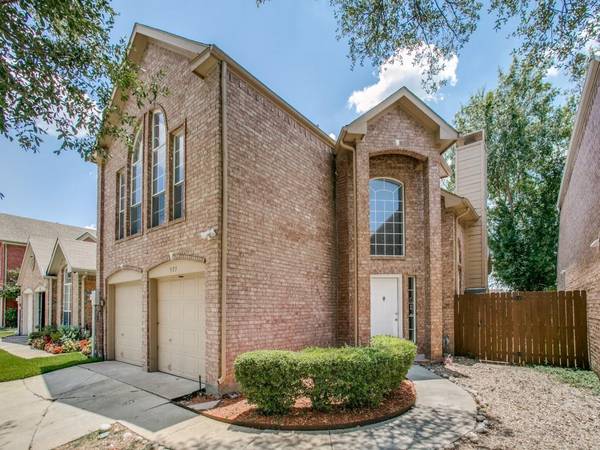 922 Golden Grove Drive, Lewisville, TX 75067