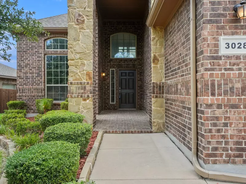 3028 Maple Creek Drive, Fort Worth, TX 76177